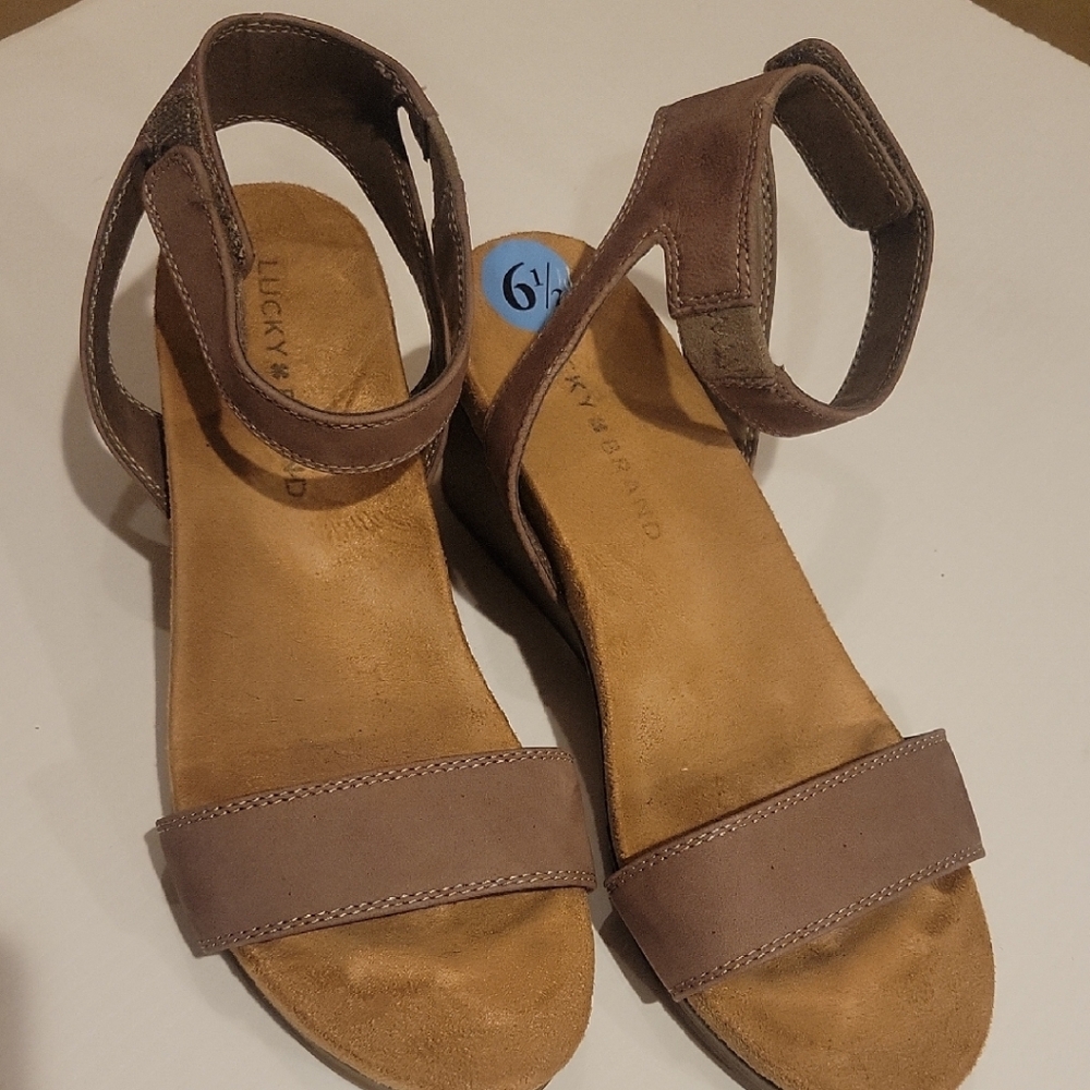 Lucky Brand Women's Taupe Sandals